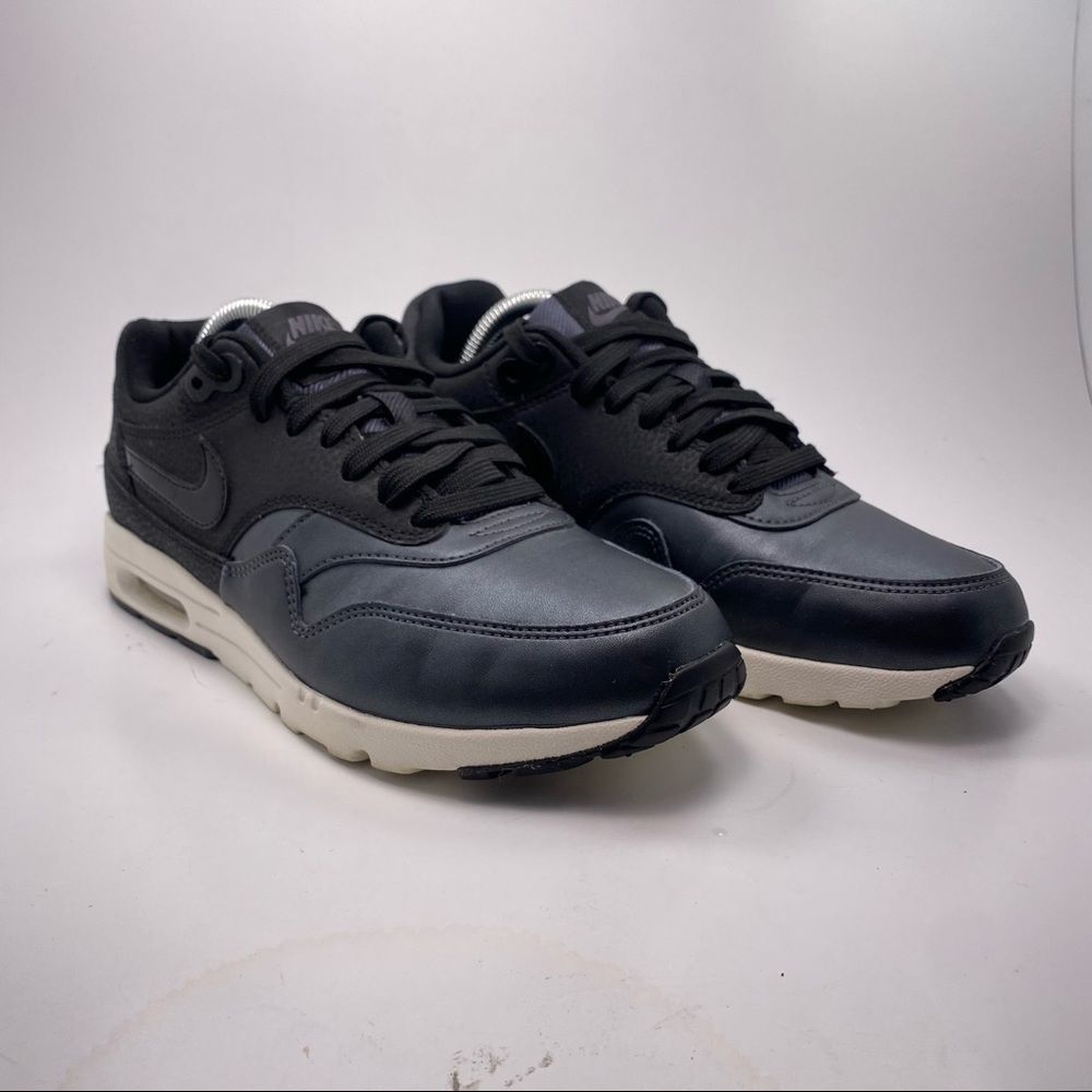Nike Women's Black, Gray and White Sneakers